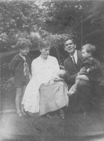 Pop, Pem, John, Peter &amp; Barbara Glenny 1918